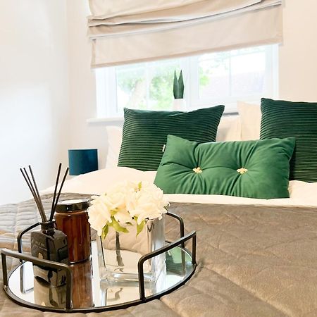 Beautiful Apartment In Beckton With Private Entrance And Garden Londres Exterior foto