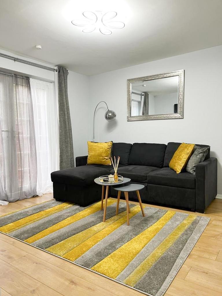 Beautiful Apartment In Beckton With Private Entrance And Garden Londres Exterior foto