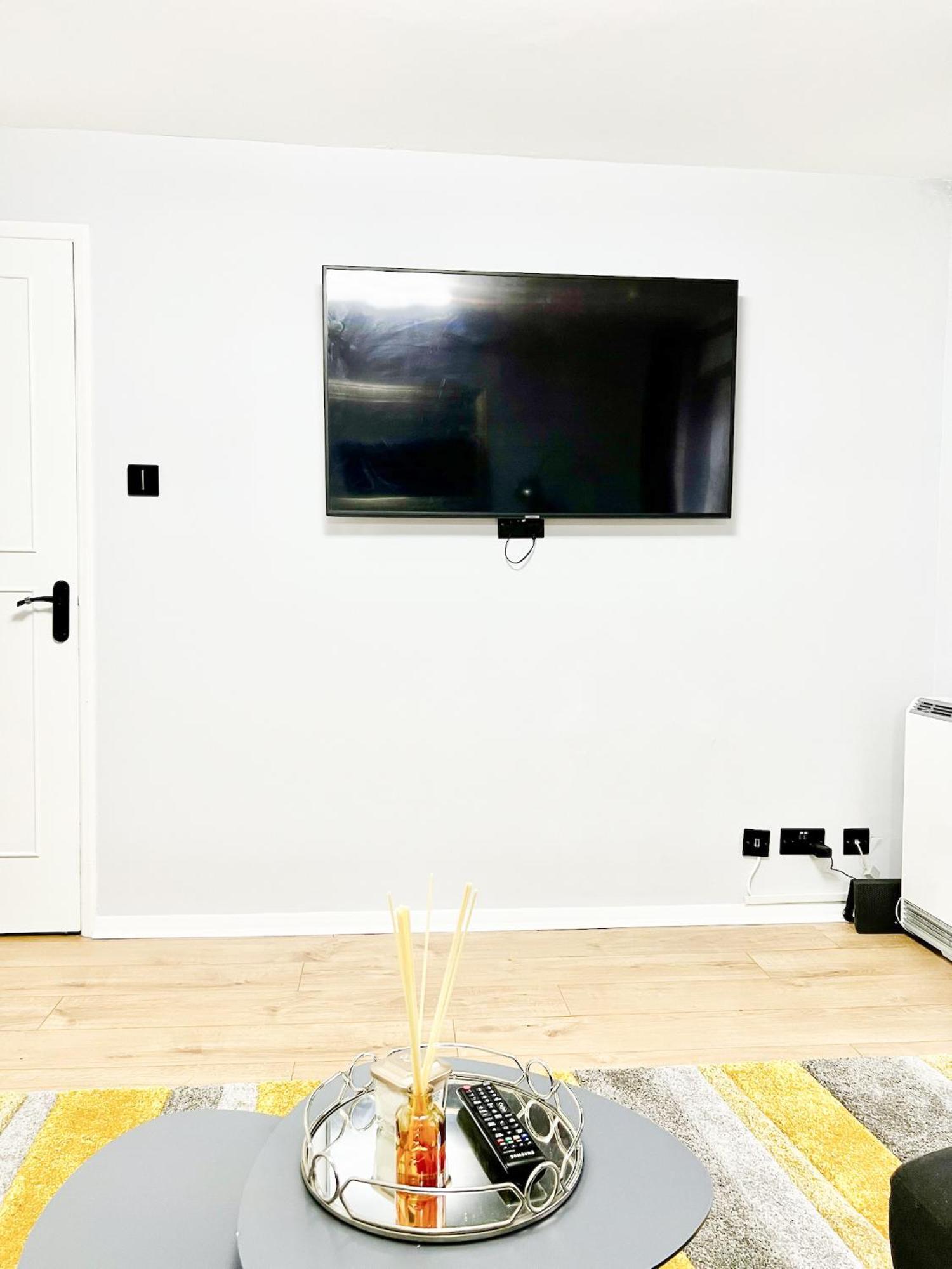 Beautiful Apartment In Beckton With Private Entrance And Garden Londres Exterior foto