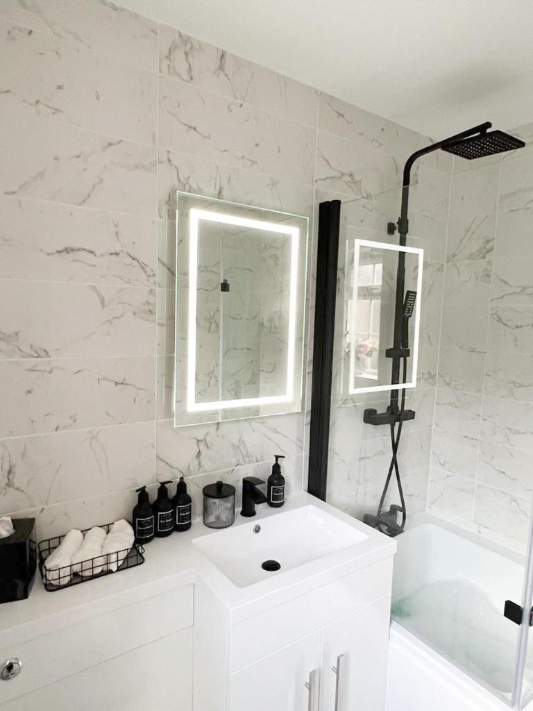 Beautiful Apartment In Beckton With Private Entrance And Garden Londres Exterior foto